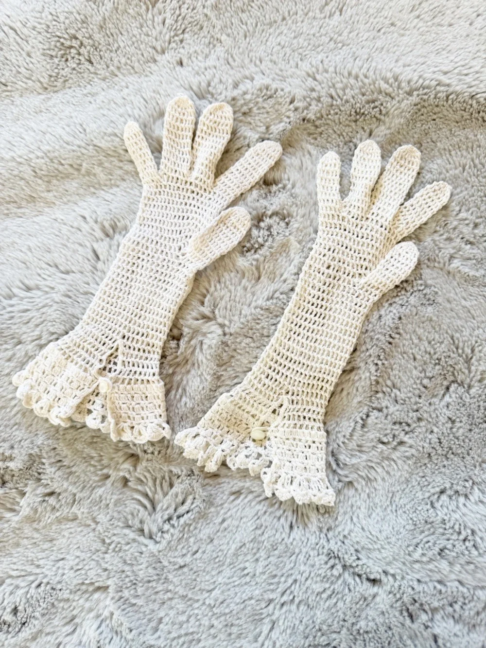 VINTAGE Crochet Lace Gloves in Cream